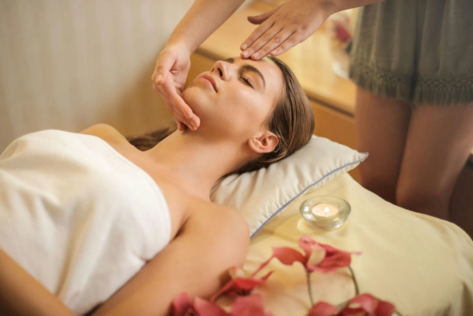 Facial massage from the existing Diamond & Gold image library